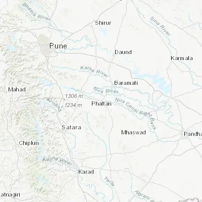 Map showing location of Phaltan (17.991130, 74.431770)