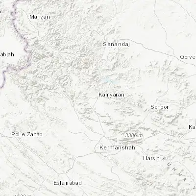 Map showing location of Kāmyārān (34.795600, 46.935500)