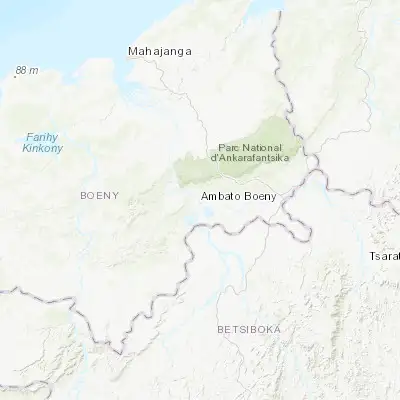 Map showing location of Ambato Boeny (-16.466670, 46.716670)