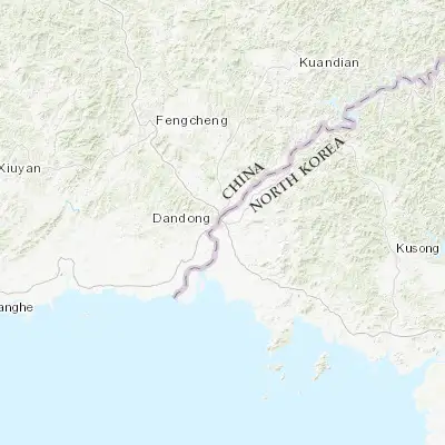 Map showing location of Sinŭiju (40.100560, 124.398060)